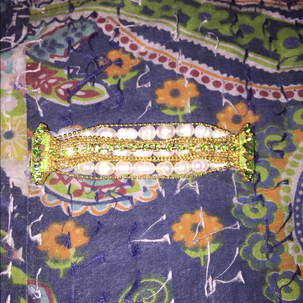 Faux Pearl and Green Gemstone Bracelet - Picture 4 of 4